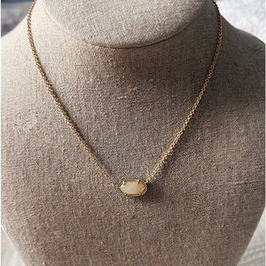 Kendra Scott Elisa Gold Pendent Necklace in Rose Quartz